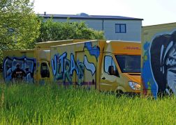 Paketautos Bei Jena Mit FCC Graffiti Besprueht 01